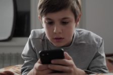 El riesgo de dar un teléfono inteligente a los niños