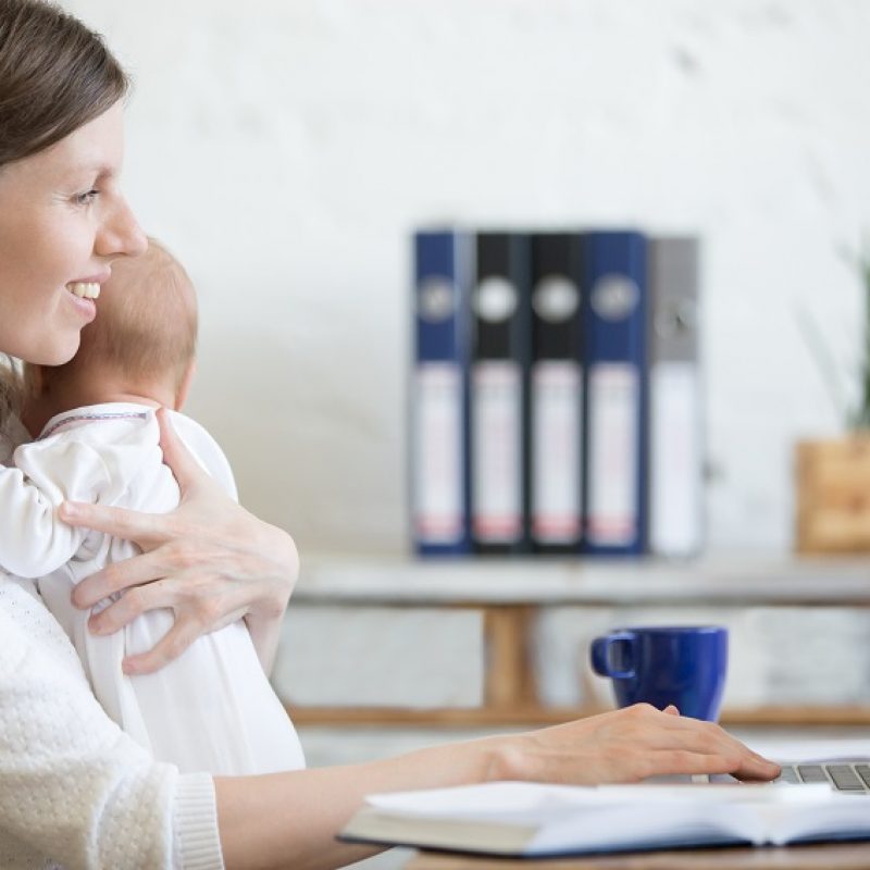 La dificultad de balancear maternidad y trabajo